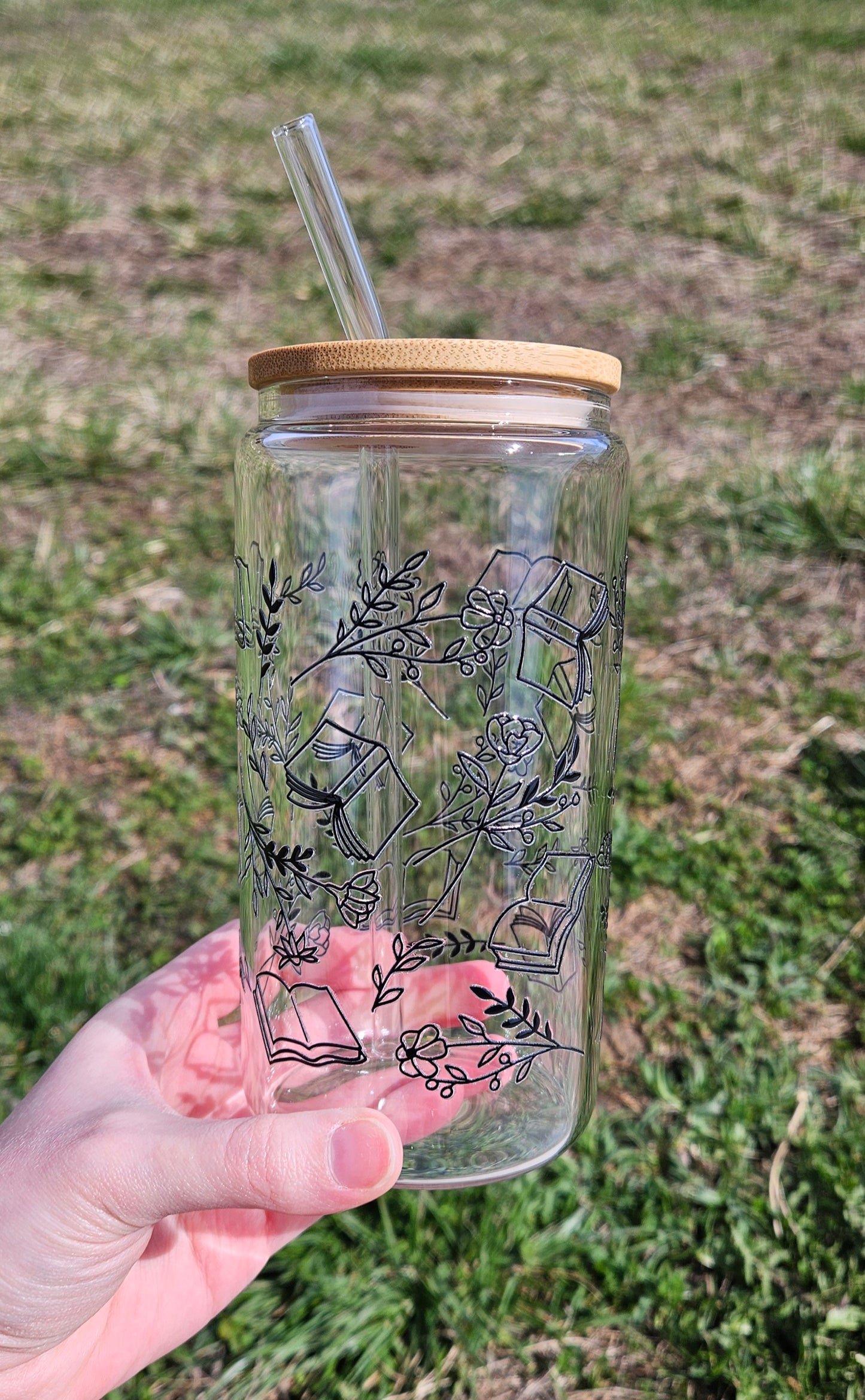 Book Outline & Flowers Glass Tumbler